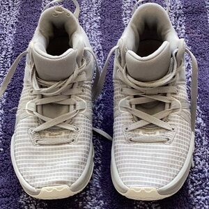 Nike Women's Sneakers - Light Gray 🧩 6️⃣
